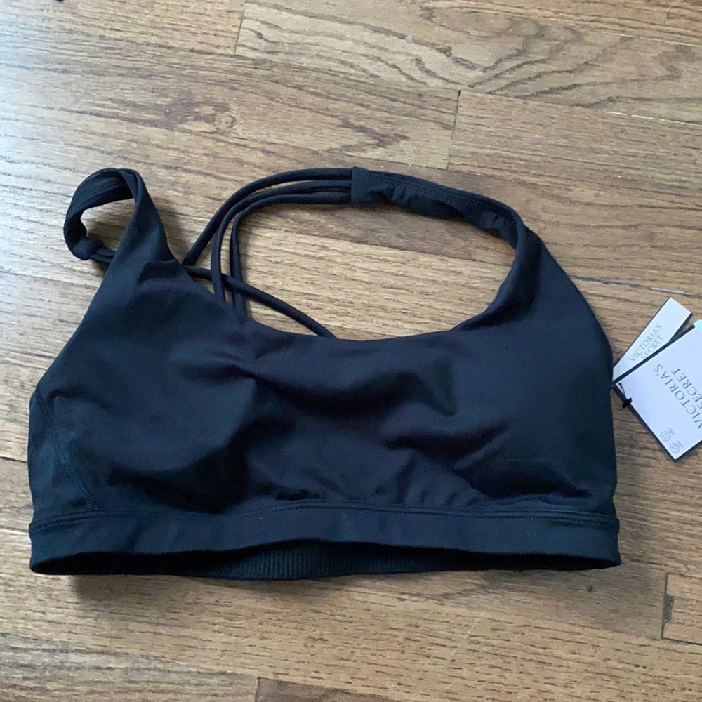 NWT Victoria’s Secret Strappy Sports Bra Medium